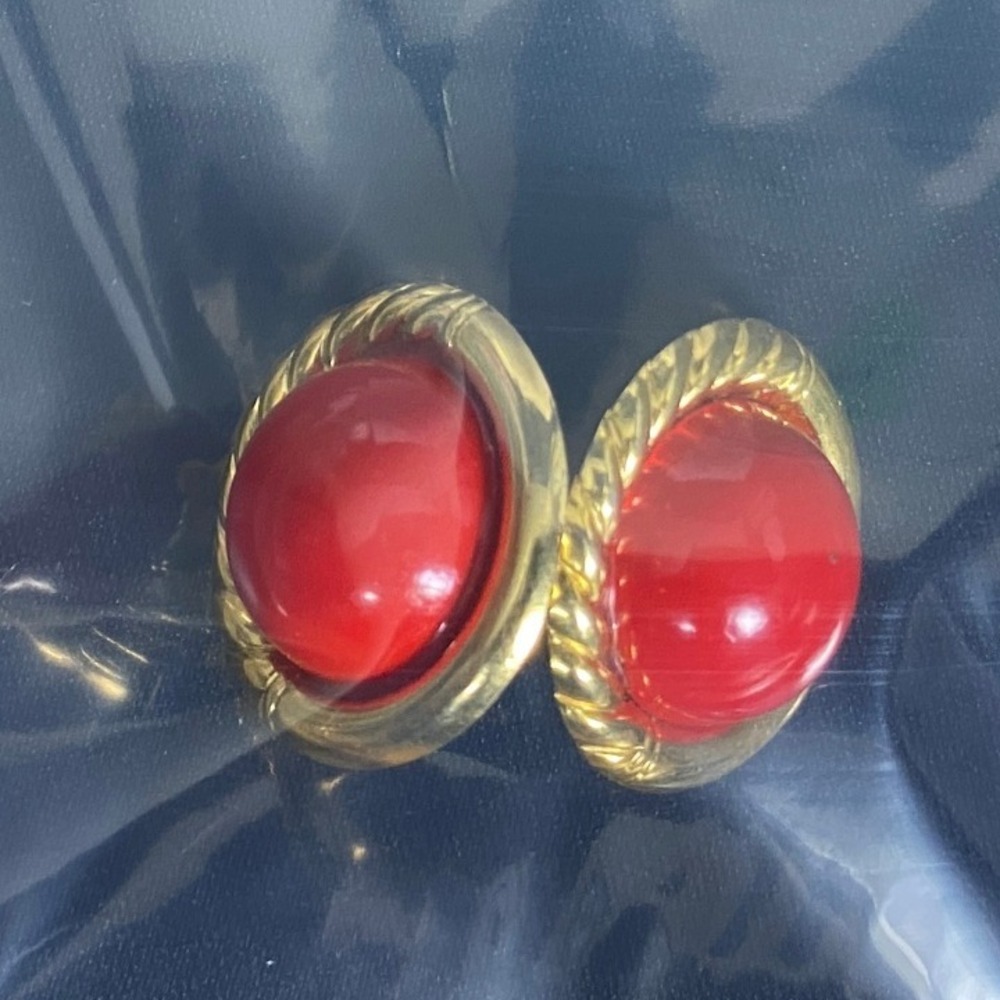 Vintage Red Oval Stone Gold Tone Clip On Earrings Women's Fashion Jewelry